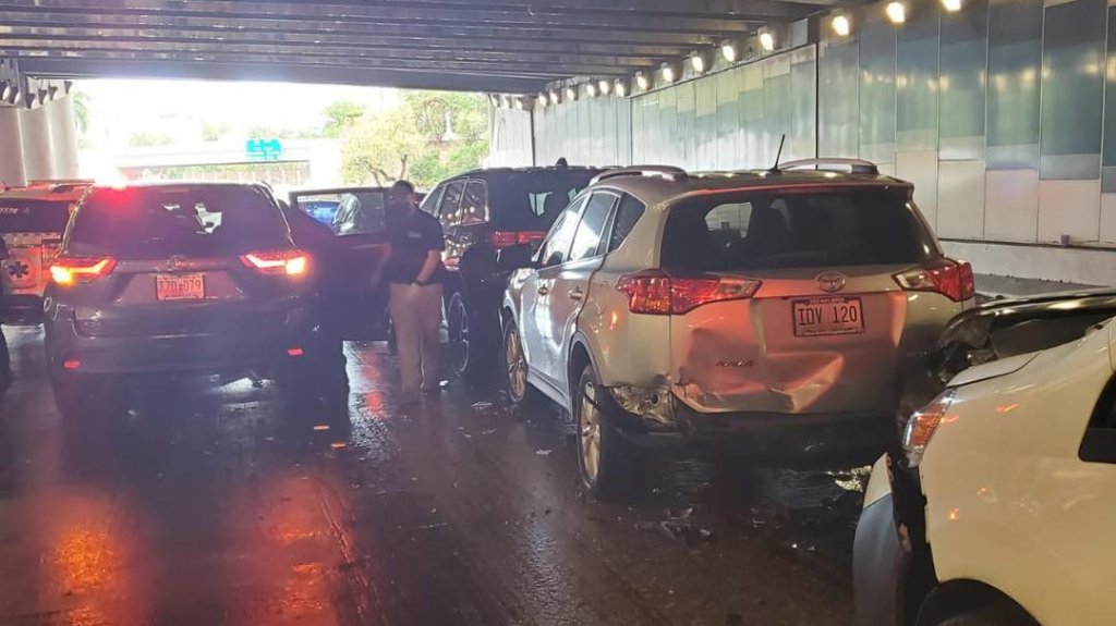  Accidente con varios veh&iacute;culos en el T&uacute;nel Minillas genera gran congesti&oacute;n de autos 