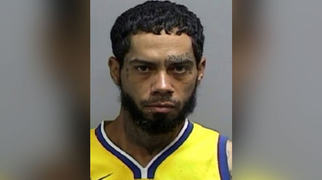  Hijo le roba a su madre más de 6$ Mil de la tarjeta de crédito 