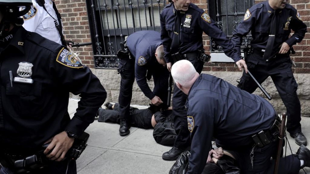  Dos latinos arrestados en relaci&oacute;n con paliza a indigentes para robarles 