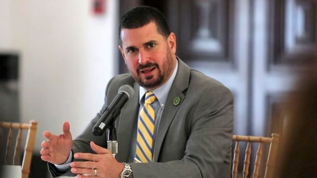  De acuerdo con la desobediencia civil el representante Fourquet por la defensa del edificio que alberg&oacute; el correo federal 