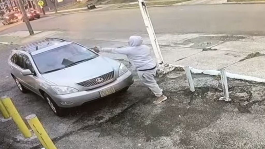 VIDEO: Brutal tiroteo en una gasolinera de EE.UU. como en una pelÃ­cula de gÃ¡ngsteres