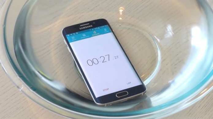 Â¿QuÃ© pasa si metemos un Samsung Galaxy S6 Edge en agua? La respuesta estÃ¡ en este vÃ­deo