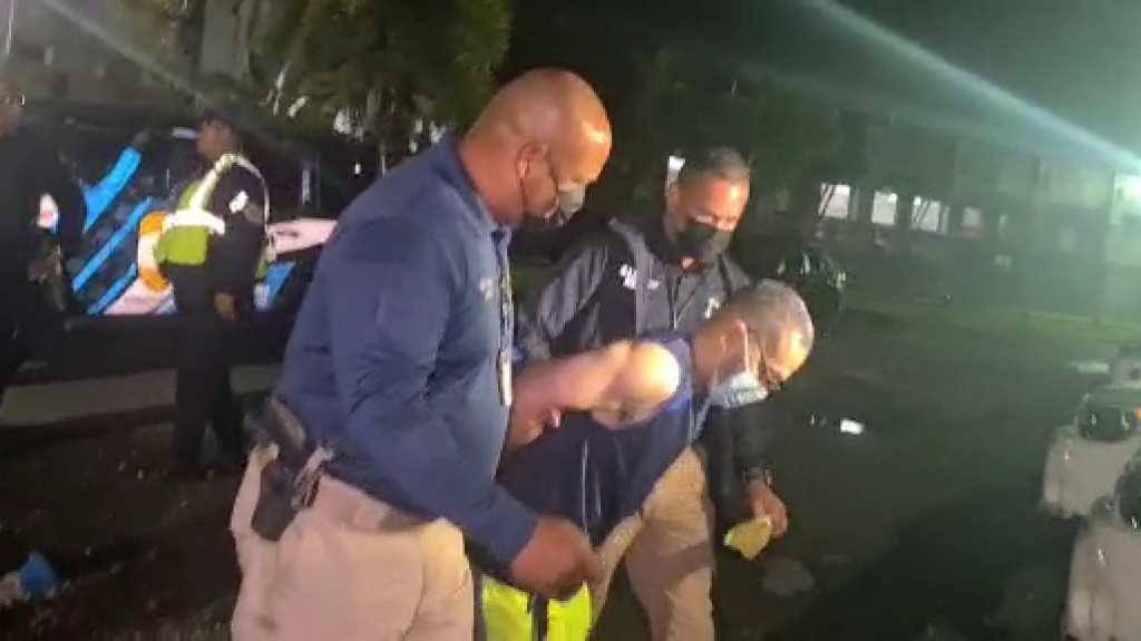  Video del hombre que asesin&oacute; a su esposa esta noche en Toa Baja 