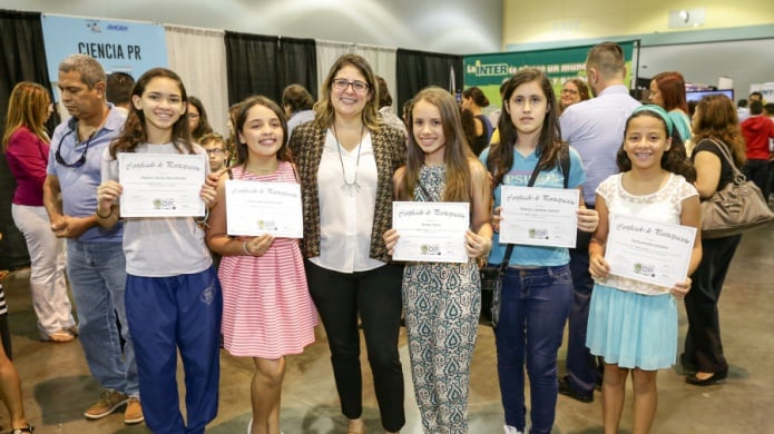 Reconocen jÃ³venes boricuas como futuras cientÃ­ficas 