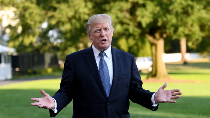 Trump critica a las autoridades de Puerto Rico por su "pobre liderazgo"