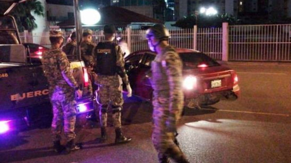  Coronavirus/Apresadas 5,727 personas por violar el toque de queda, mientras aumentan las denuncias por violencia familiar durante la cuarentena por coronavirus 