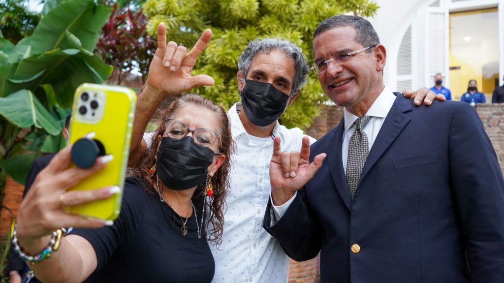  Gobernador inaugura sistema de interpretaci&oacute;n en los Cesco para comunidad con sordera 