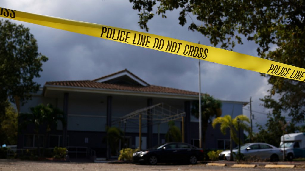  Un ni&ntilde;o se esconde en un ba&ntilde;o y logra llamar al 911 mientras un ladr&oacute;n mata con un bate a su abuelo y su t&iacute;o en EE.UU. 