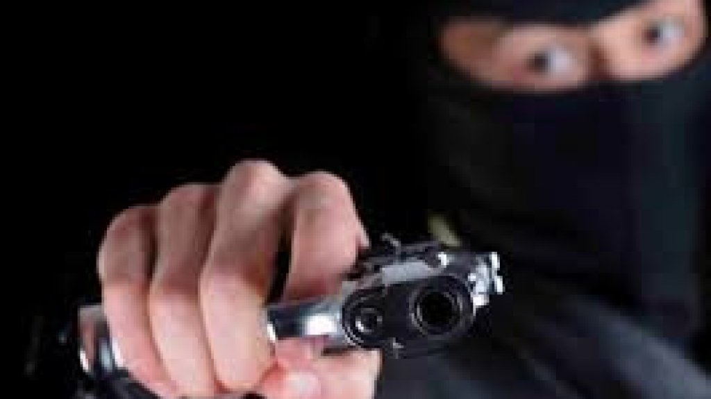  A punta de pistola le roban el auto a un conductor en la urbanizaci&oacute;n Lomas Verdes 