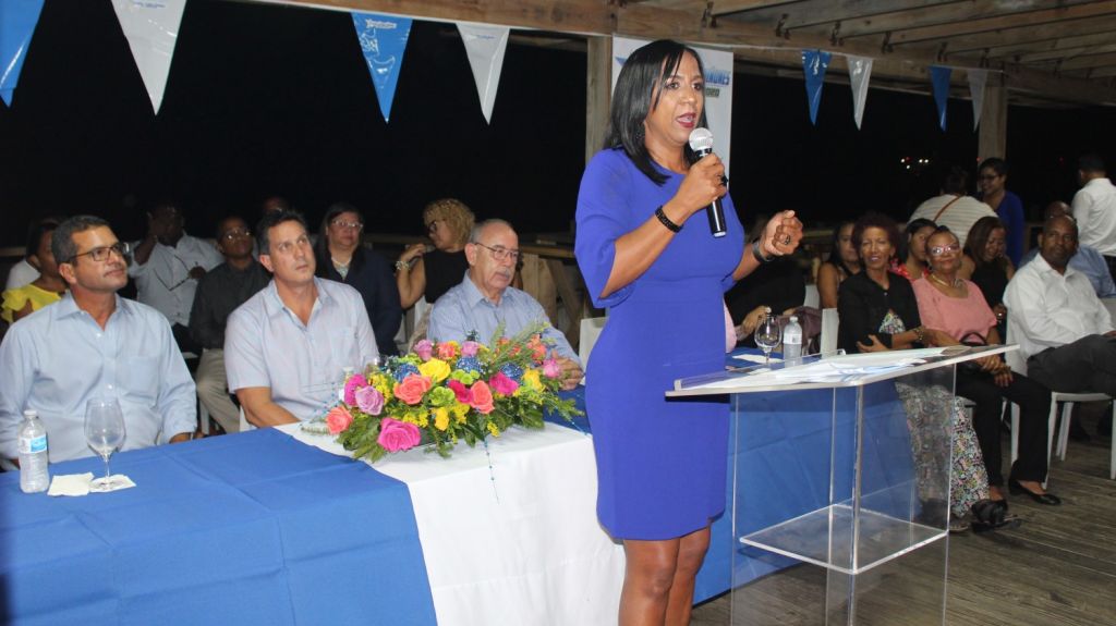  Lanza esposa de Manso candidatura a la alcald&iacute;a loice&ntilde;a por el PNP 