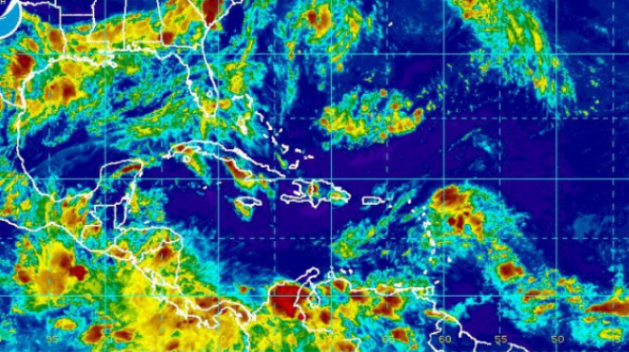 Aguaceros, tronadas y rÃ¡fagas de viento de camino a la regiÃ³n...