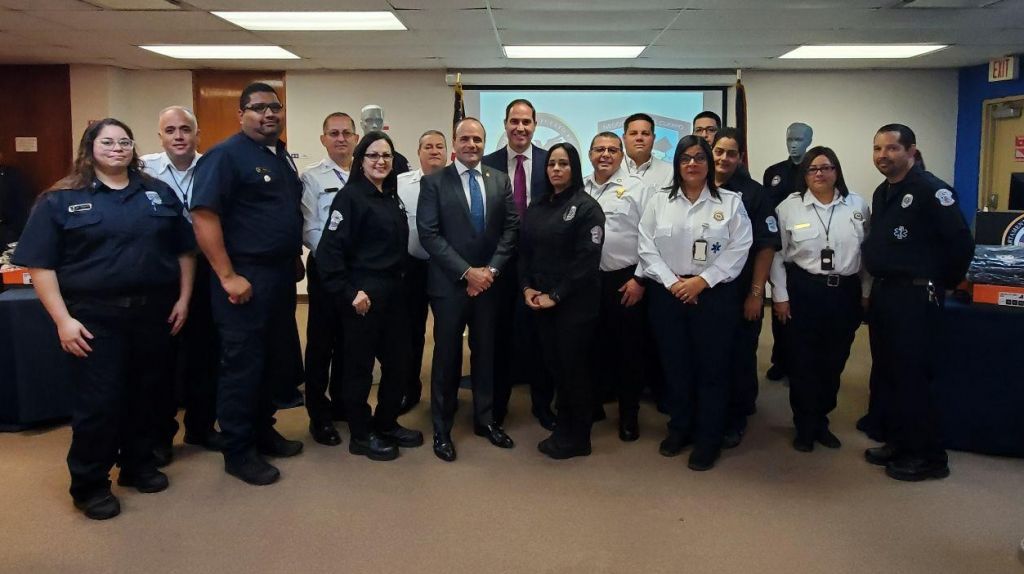  Entregan uniformes a Personal de Emergencias M&eacute;dicas 