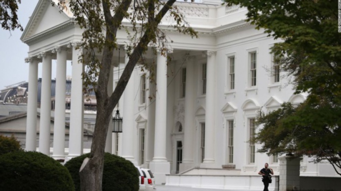 Arrestan a funcionario del Servicio Secreto