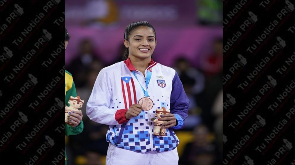  Nesmarie Rodríguez gana bronce en lucha y se la dedica a su hija 