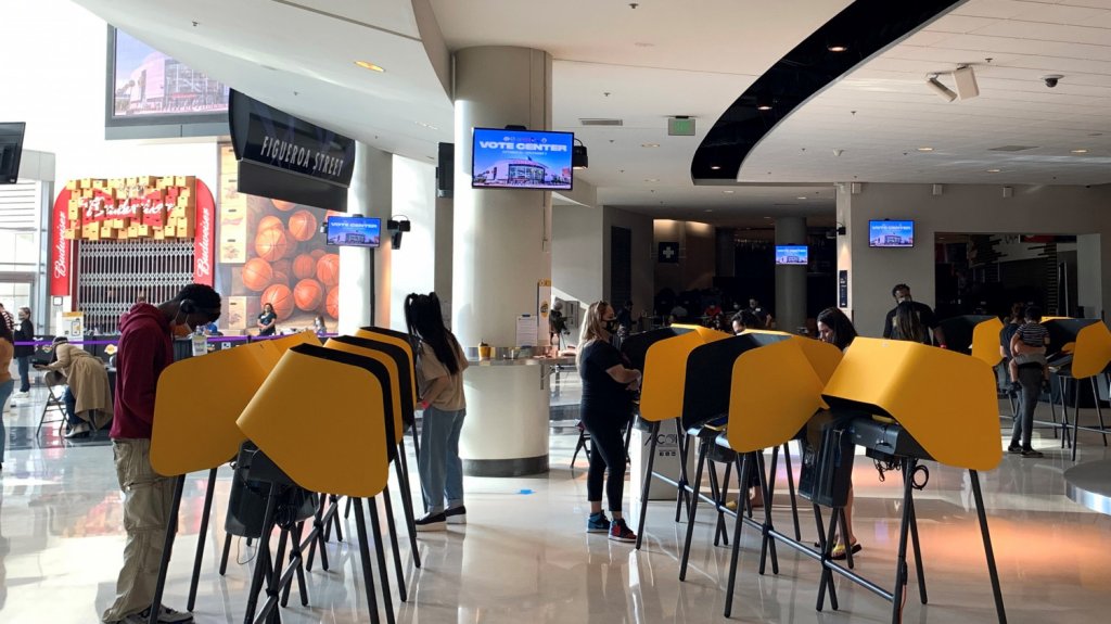  El voto por anticipado alcanza r&eacute;cord y supera los 100 millones en EE.UU. 