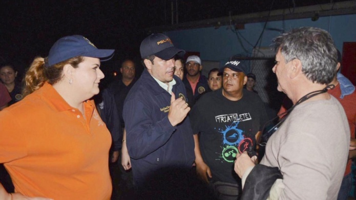 Gobernador inspecciona personalmente desalojo en Isabela por posible colapso de la represa Guajataca