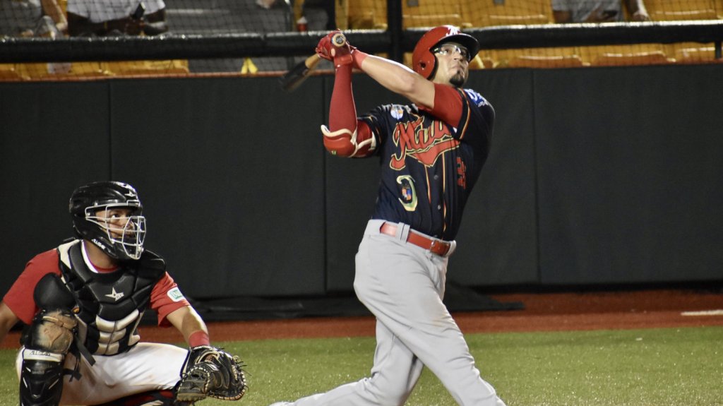  Los Mulos se consolidan en el tope del Este al imponerse a los Cocoteros de Lo&iacute;za 