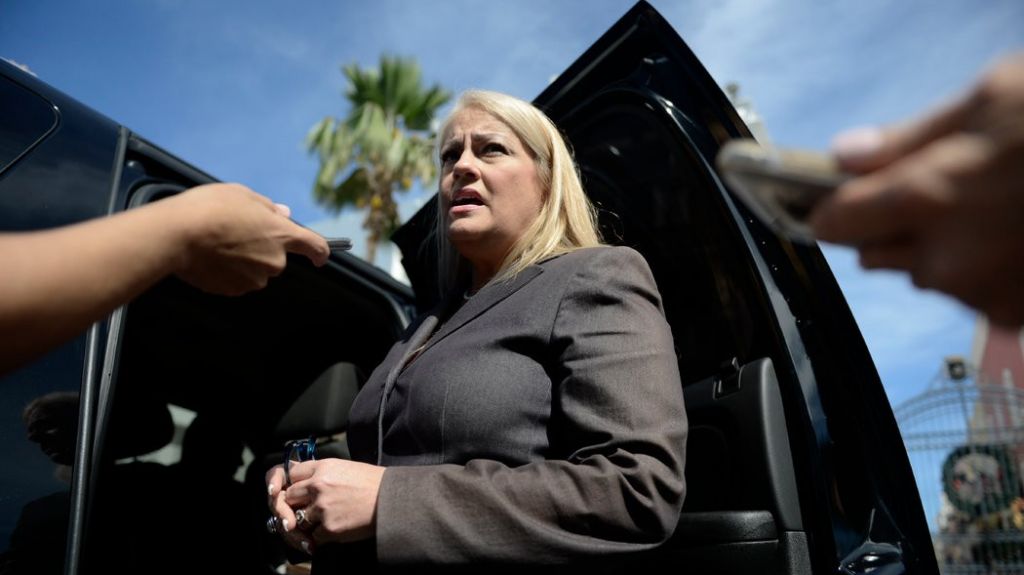  Emplazan a gobernadora que firme ley que devuelve derechos a trabajadores 