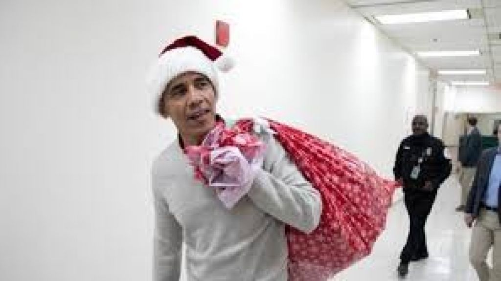  Vea video: Barack Obama, Papa Noel por un d&iacute;a 