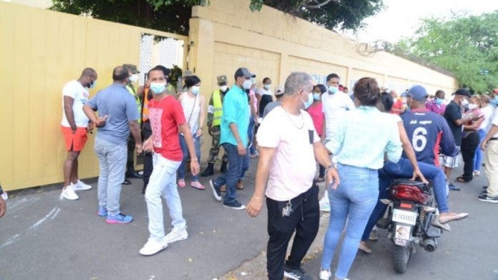  Pocos electores en filas a escasos minutos de concluir comicios 