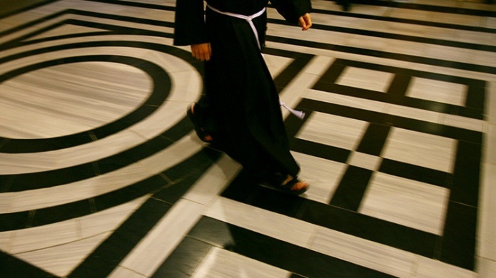 Sacerdote afirma que descargÃ³ pornografÃ­a infantil para "vengarse" de Dios