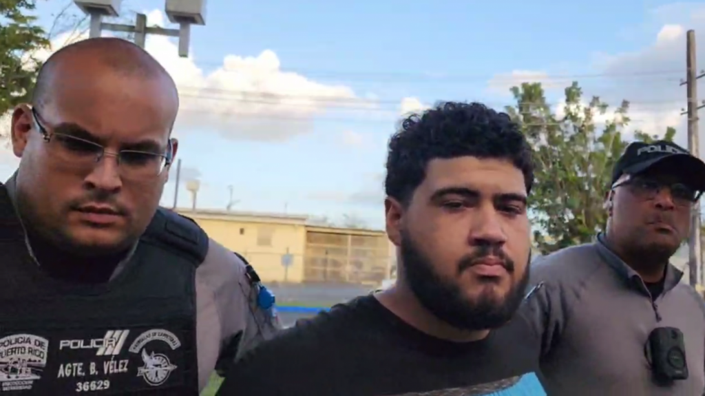  Video: Arrestan por segunda vez al hijo de una mujer polic&iacute;a durante persecuci&oacute;n en Carolina 