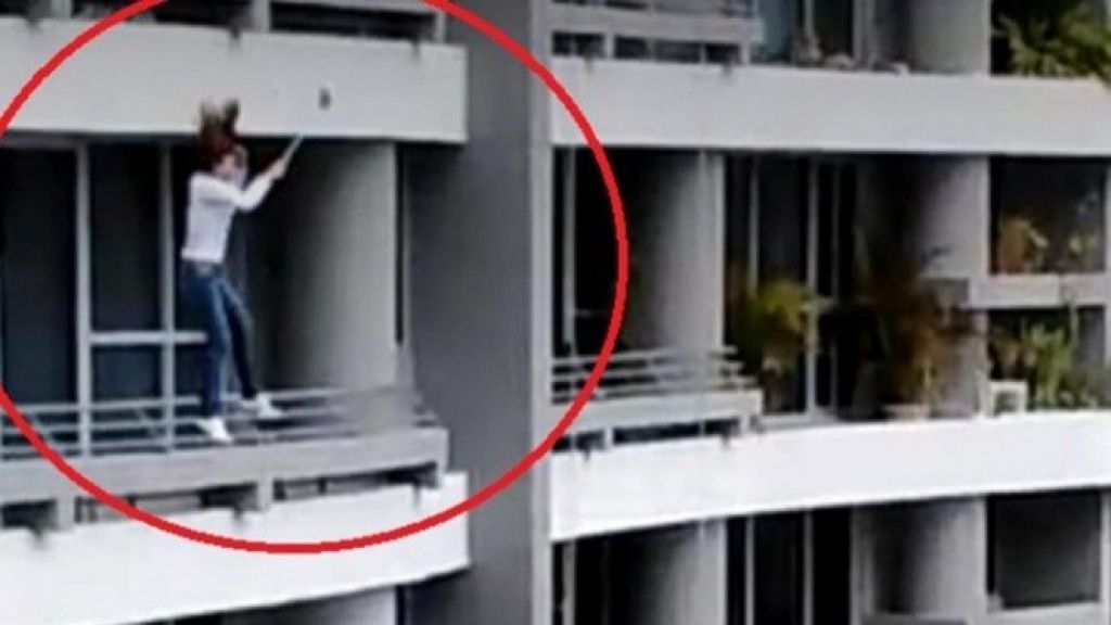  Video: Mujer cae desde piso 27 por tomarse una selfie 