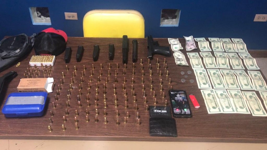  Arrestado por armas en intervenci&oacute;n por infracci&oacute;n a la Ley de Tr&aacute;nsito 