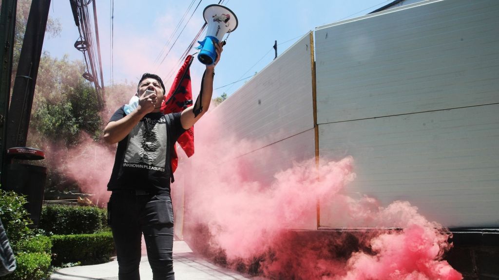  Video: La ira ante la brutalidad policial llega a M&eacute;xico por la muerte de un detenido 