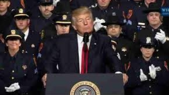 Video: Trump culpa al Congreso de las "muy peligrosas" relaciones con Rusia