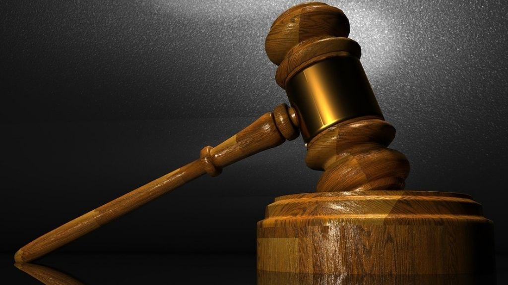  Causa contra cuidadora de paciente por homicidio negligente 