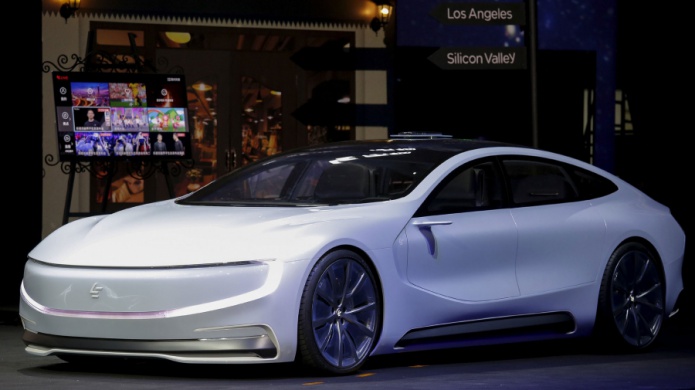 Â¿Le ha salido un nuevo rival a Tesla?: Presentan un nuevo auto elÃ©ctrico y autÃ³nomo 'made in China'