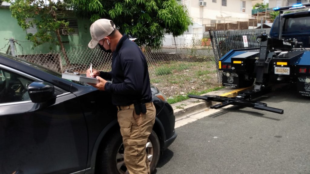  Polic&iacute;a arresta a sujeto vinculado a supuesta organizaci&oacute;n criminal que se dedica a cometer &ldquo;carjackings&rdquo; y recuperan al menos seis veh&iacute;culos 