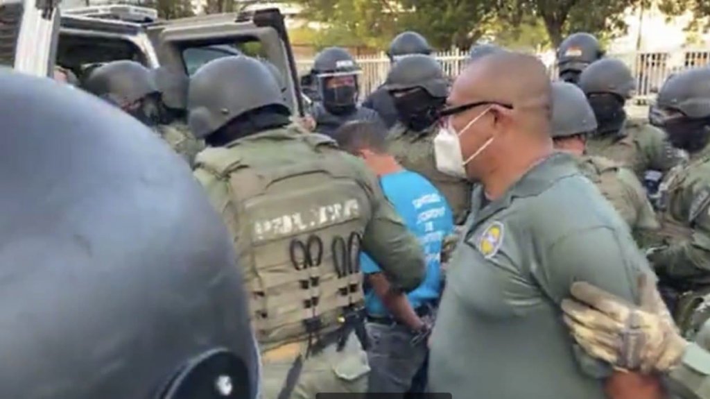  Arrestan a empleados de ACT en protesta en Minillas 