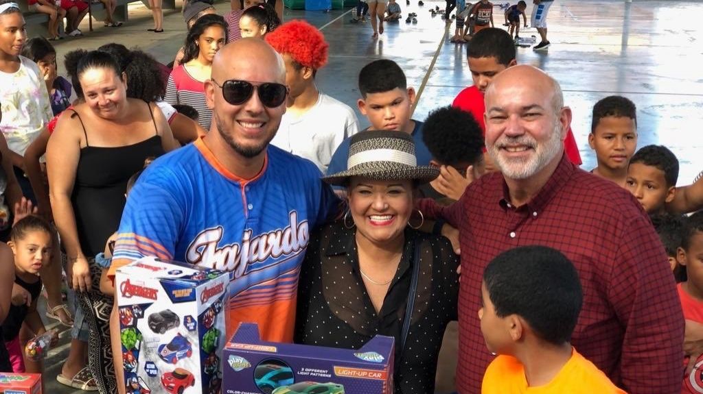  Llevan alegr&iacute;a Navidad a Ni&ntilde;os de Residencial en Fajardo 