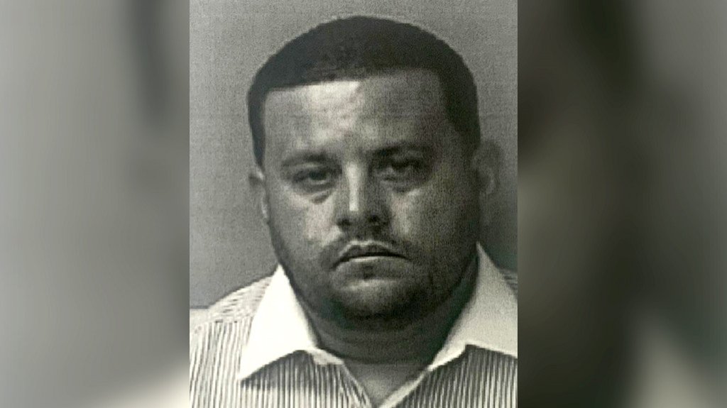  Padrastro acusado de posesi&oacute;n y distribuci&oacute;n de pornograf&iacute;a infantil en Manat&iacute; 