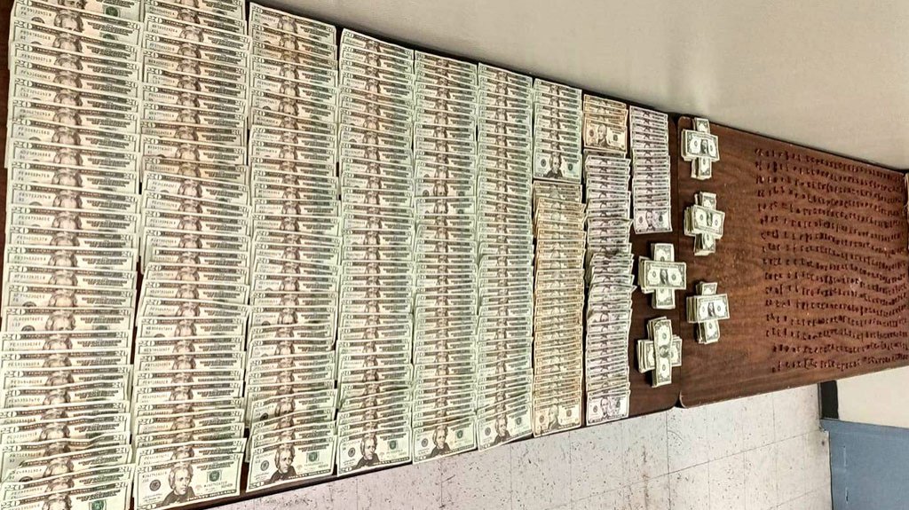  Detienen a j&oacute;venes en posesi&oacute;n de gran cantidad de sustancias controladas y m&aacute;s de 5,700 d&oacute;lares en efectivo 