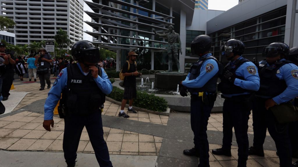  La Federaci&oacute;n de Maestros de Puerto Rico denuncia abuso de poder por la Polic&iacute;a 