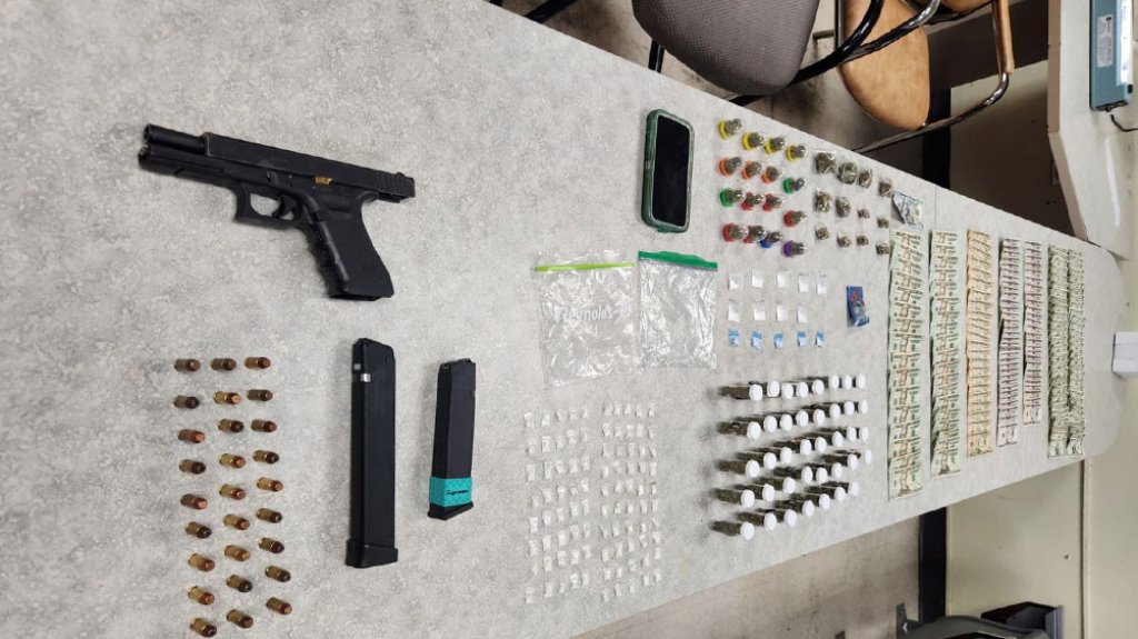  9 arrestados, armas y drogas durante intervenci&oacute;n en residencial de Arecibo 