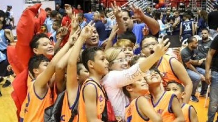 Alcaldesa de San Juan recibe a mÃ¡s de 4,000 participantes del Torneo Nacional de la Liga Mini