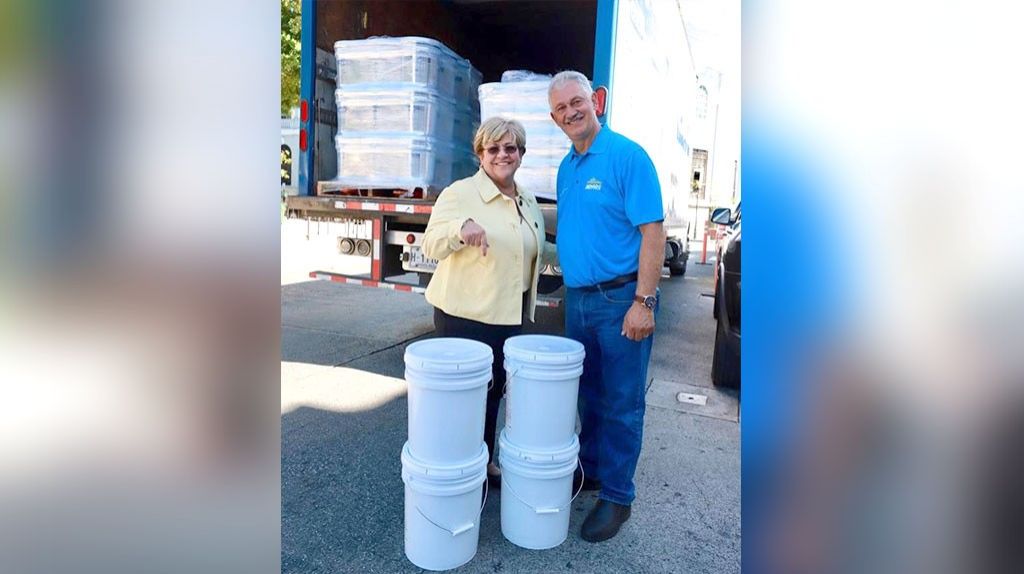  Senador Berdiel Rivera gestiona entrega de 200 pailas de pintura para el municipio de Ponce 