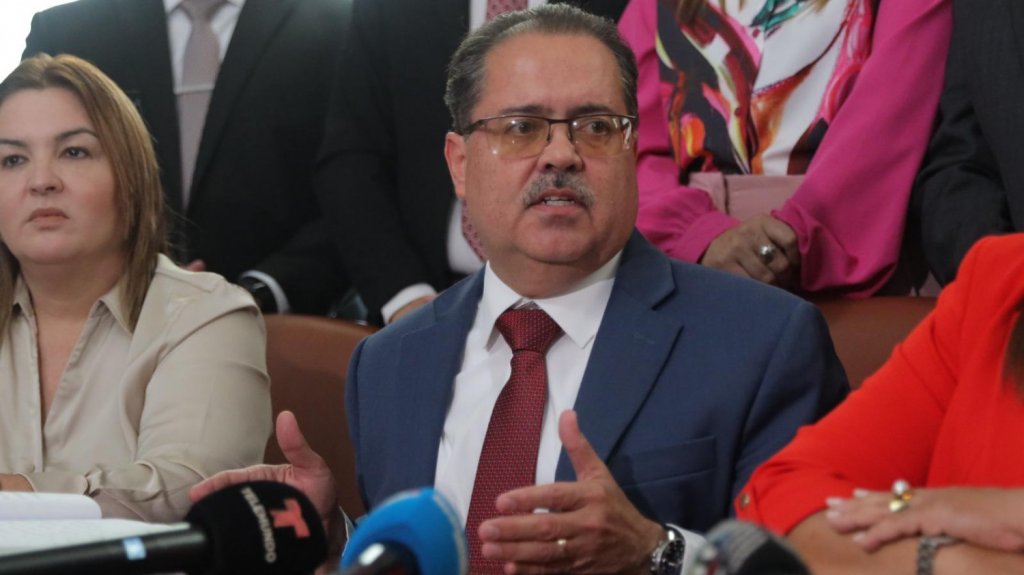  Presidente del Senado presenta propuesta de desarrollo del Estado Libre Asociado 