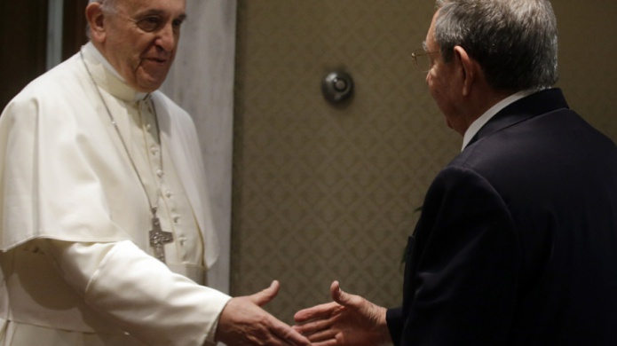 El papa recibe a RaÃºl Castro en el Vaticano