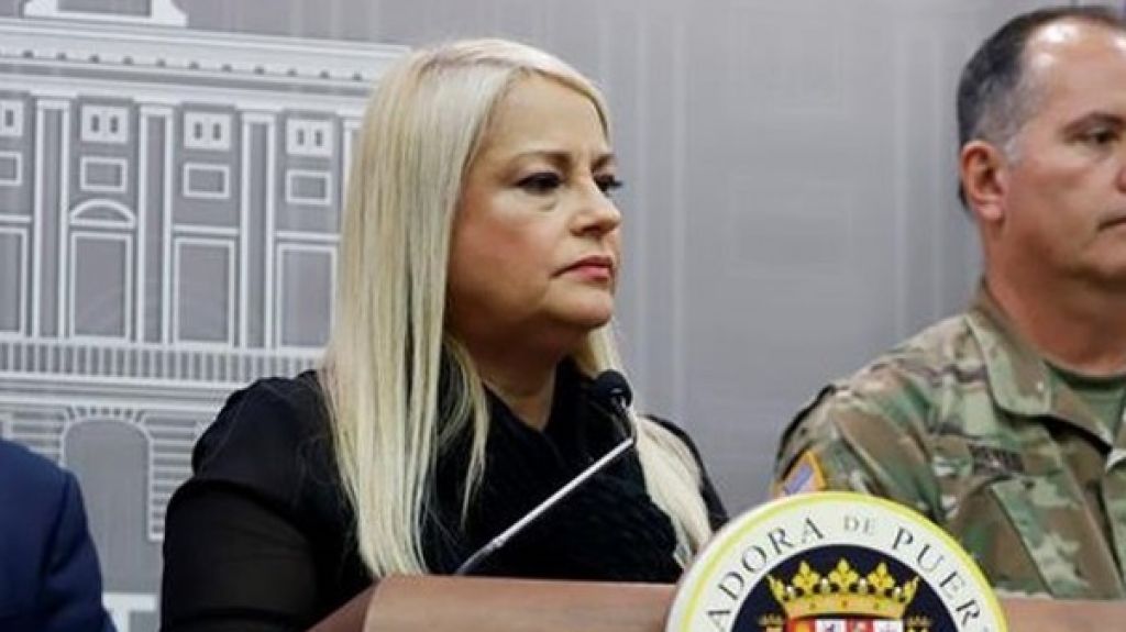  Gobernadora aclara que no se cerrar&aacute;n los comercios autorizados y pide calma al pa&iacute;s 