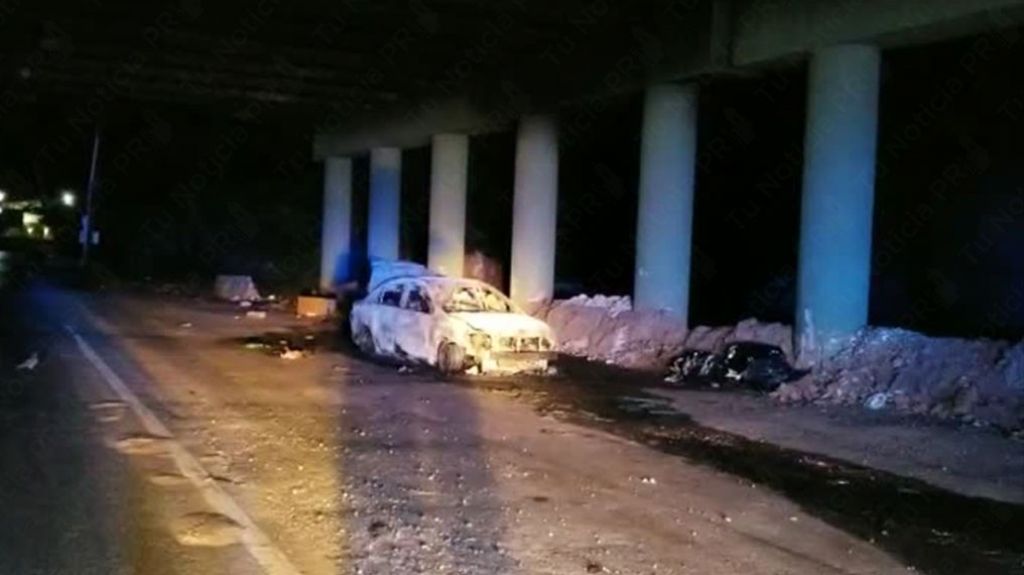  Video: Asesinan una persona, la meten en el ba&uacute;l de un carro y le prenden fuego en Bayam&oacute;n 