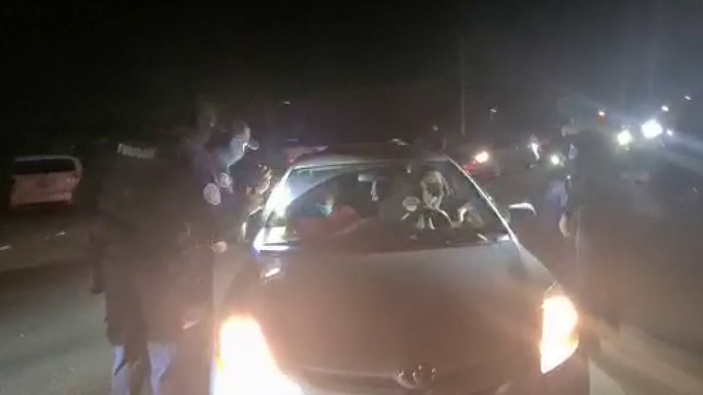  Video: Jangueo fuera del &ldquo;Toque de Queda&rdquo;, sin mascarilla y con el &ldquo;m&uacute;sicon encendi&oacute;&rdquo; hasta que llegaron los municipales de Carolina 