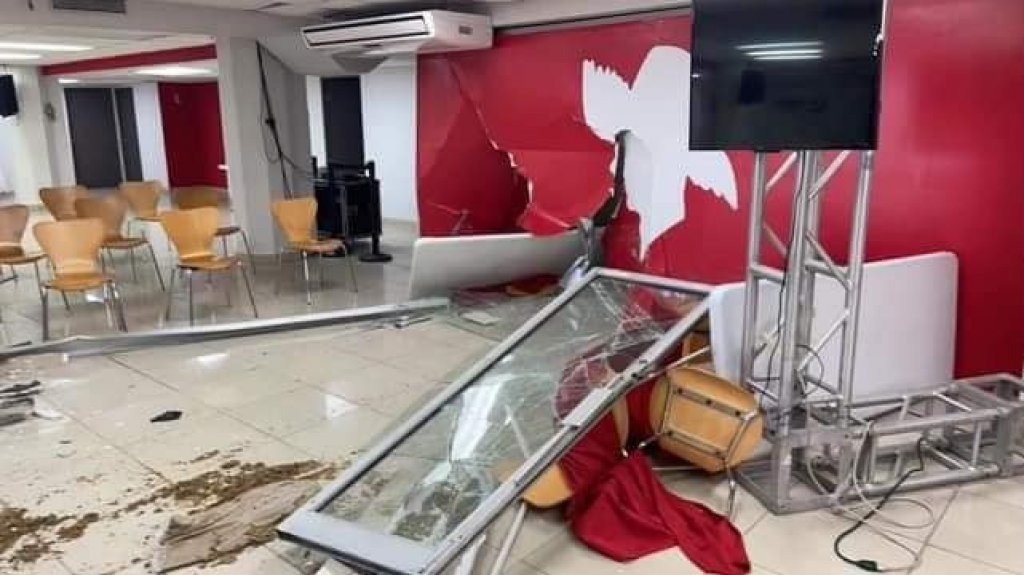  Conductor choca de madrugada contra la sede del PPD en Puerta de Tierra 