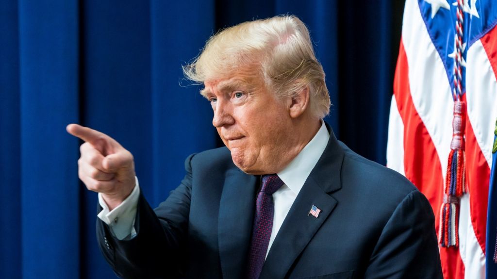  Dem&oacute;cratas demandan a Trump por nombrar fiscal general interino a Whitaker 