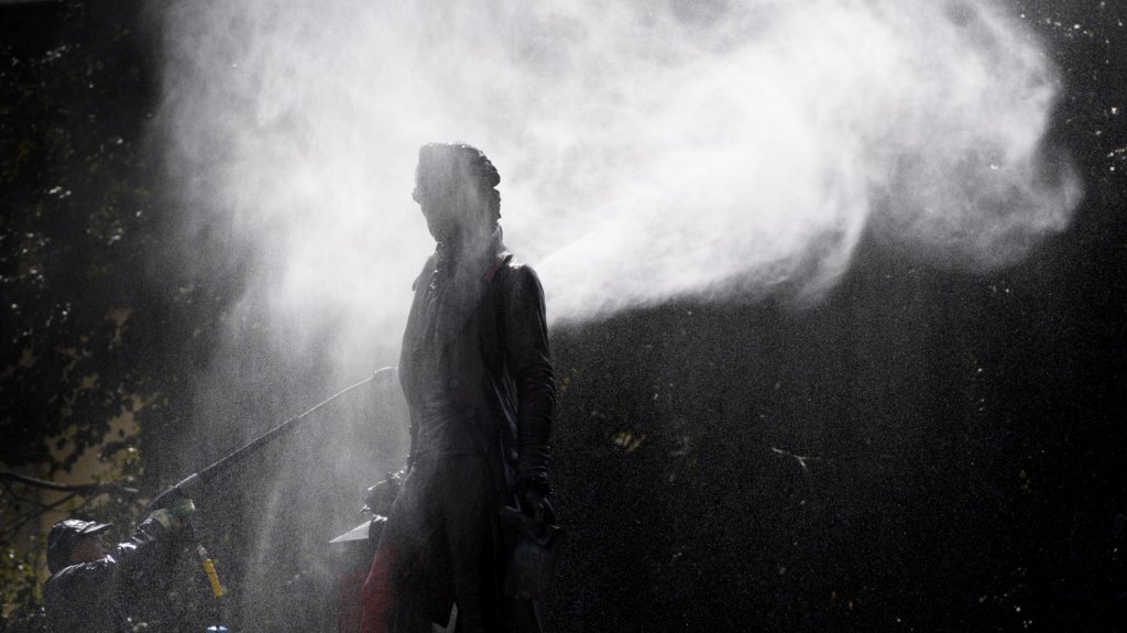  Retiran treinta y dos monumentos confederados en EE.UU., seg&uacute;n reporte 