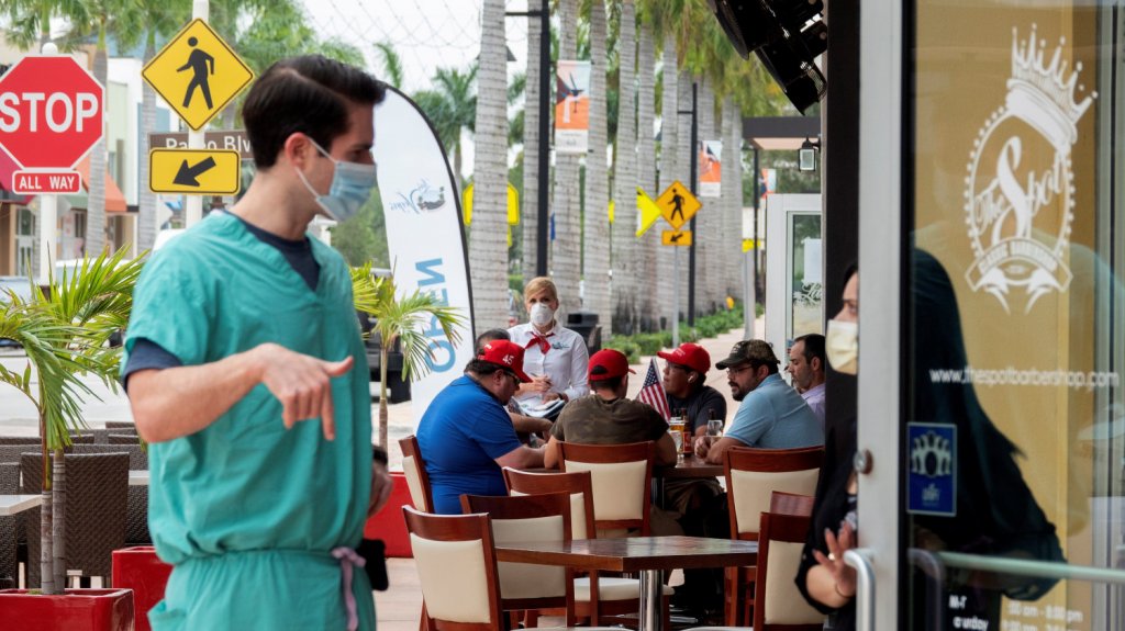  Florida suma 8.555 nuevos casos y 72 muertes por coronavirus 